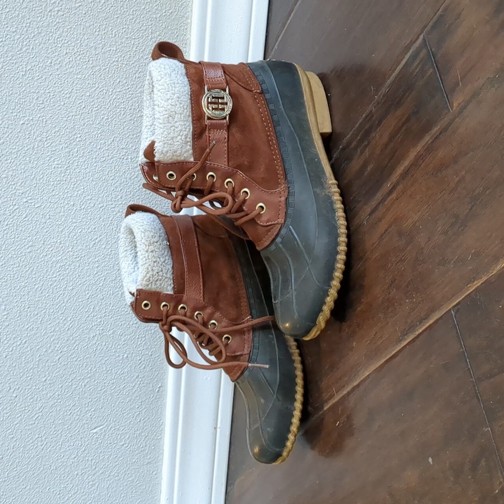 Size 8 Tommy Hilfiger faux suede rain boots.